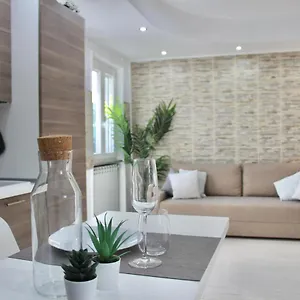 Appartamento Graziosa Casa Indipendente Vicino Fco, Casal Palocco
